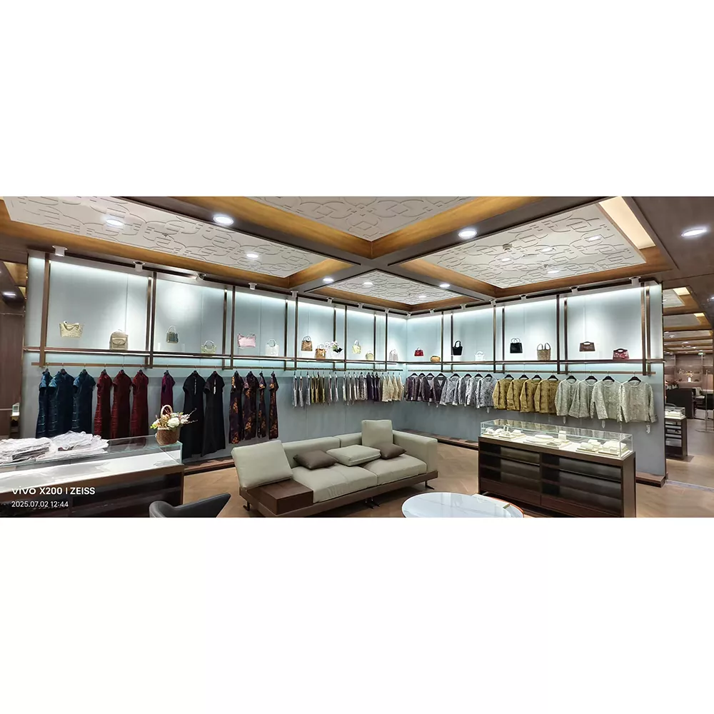 Espositore per abbigliamento da donna in ferro