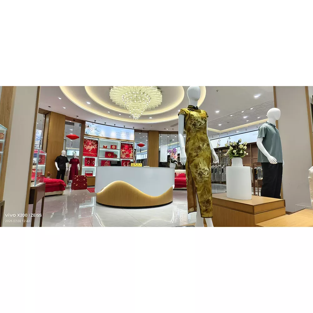 Espositore per abbigliamento da donna in legno